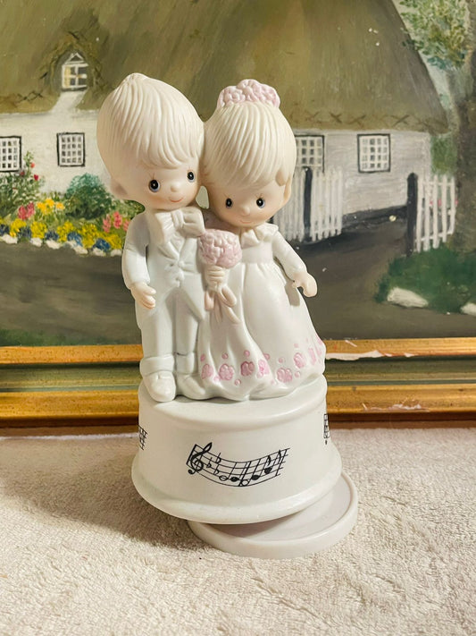 Precious Vintage Rare Wedding Groom & Bride Musical Figurine – Collectible Home Décor Pakistan