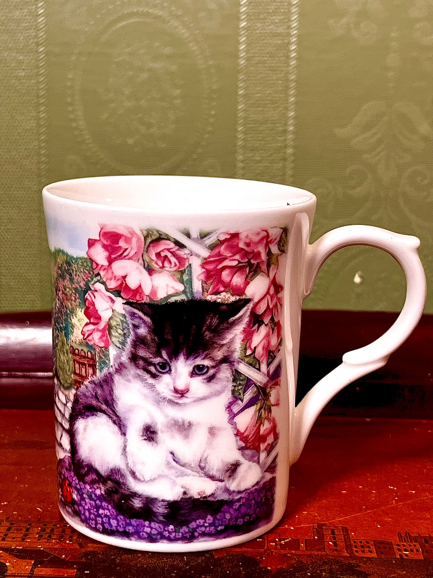 Kingsbury Fine Bone China Kitten & Roses Mug – Made in England 10cm