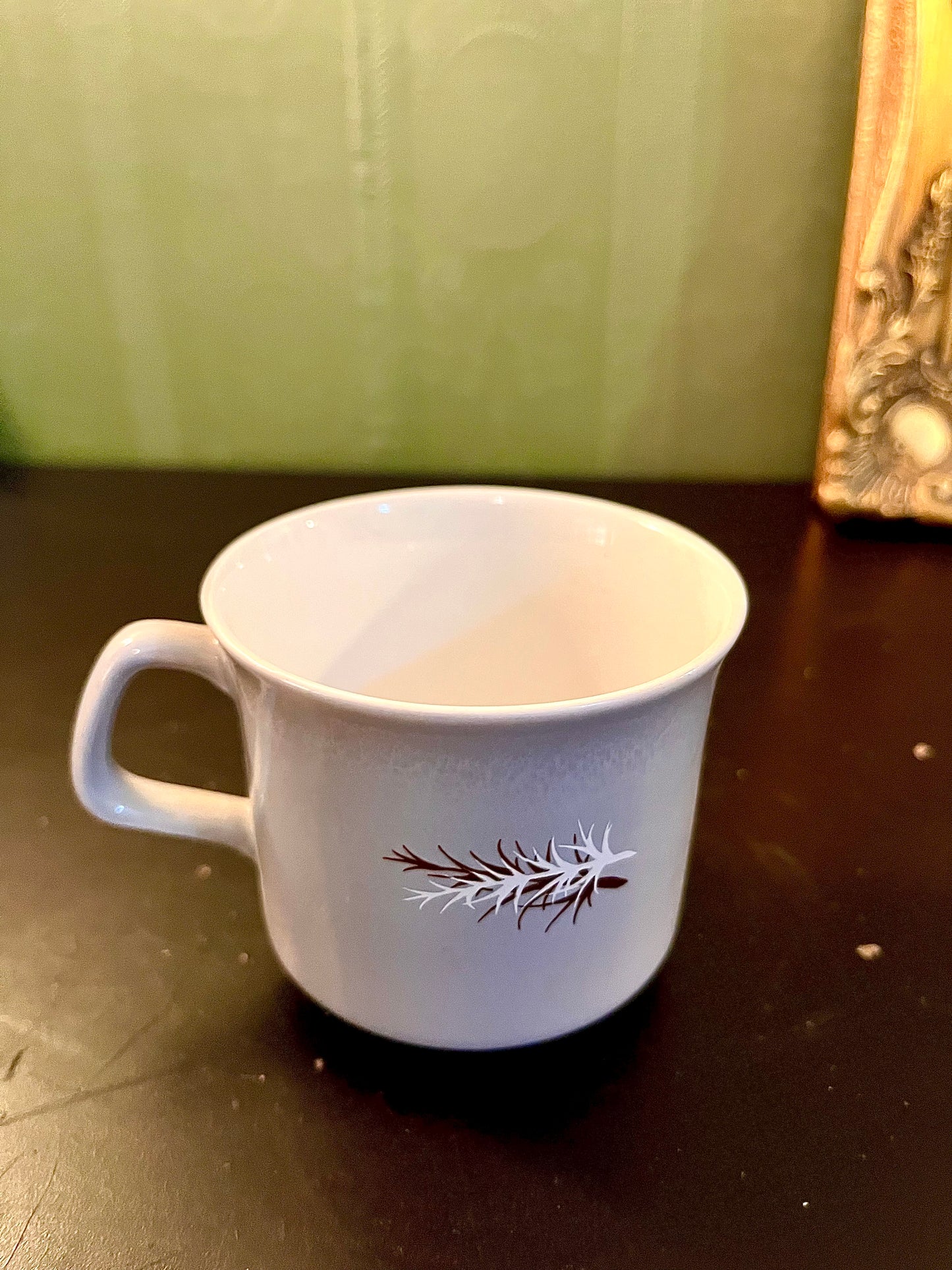 White Vintage Leaf Tea Cup – Retro Ceramic Cup