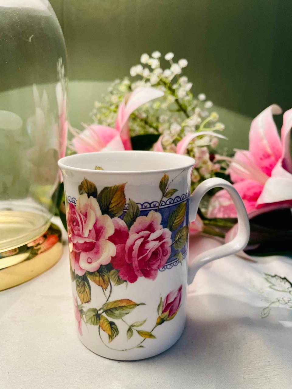 vintage Roy Kirkham Dawn Roses fine bone china piece made in England in 1995 Detail 9 cm