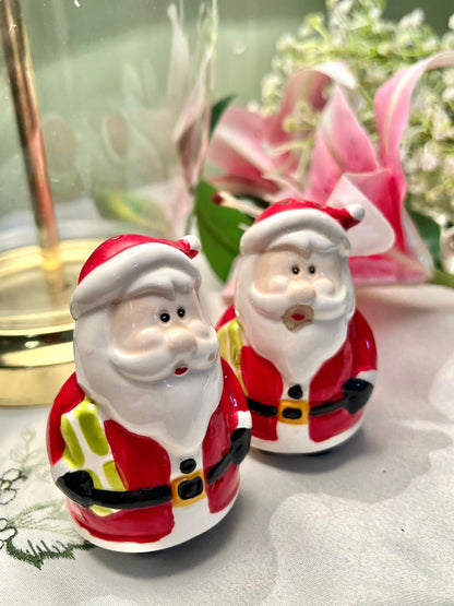 Santa Claus Ceramic Salt & pepper shaker Figurines Set of 2 3"inch