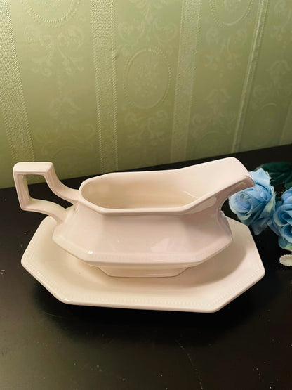 Johnson Brothers Heritage White Gravy Boat with Underplate