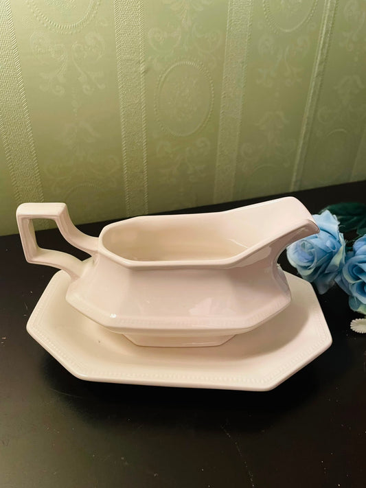 Johnson Brothers Heritage White Gravy Boat with Underplate