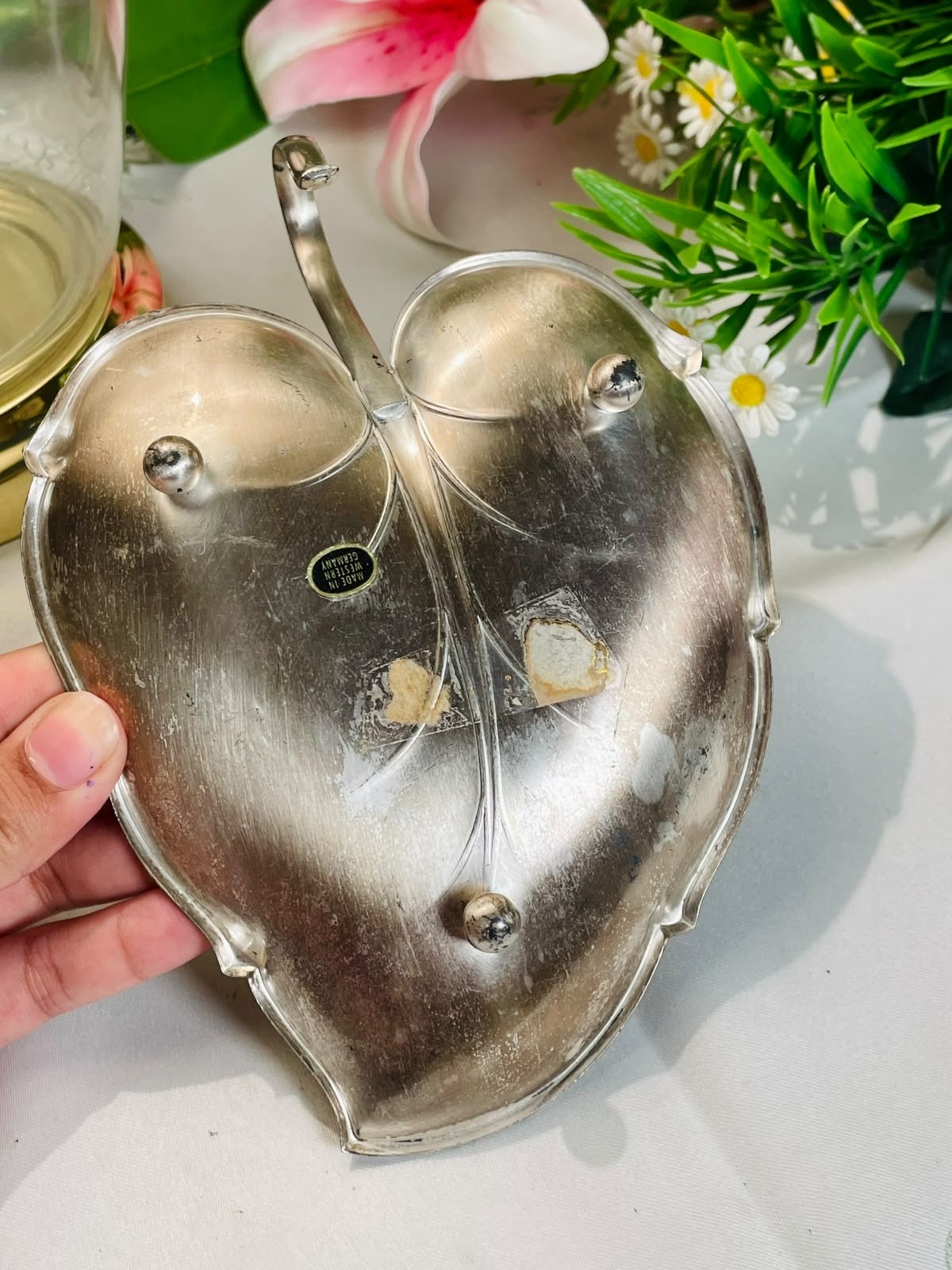 Silver-Tone Leaf-Shaped Divided Serving Dish – 20 cm