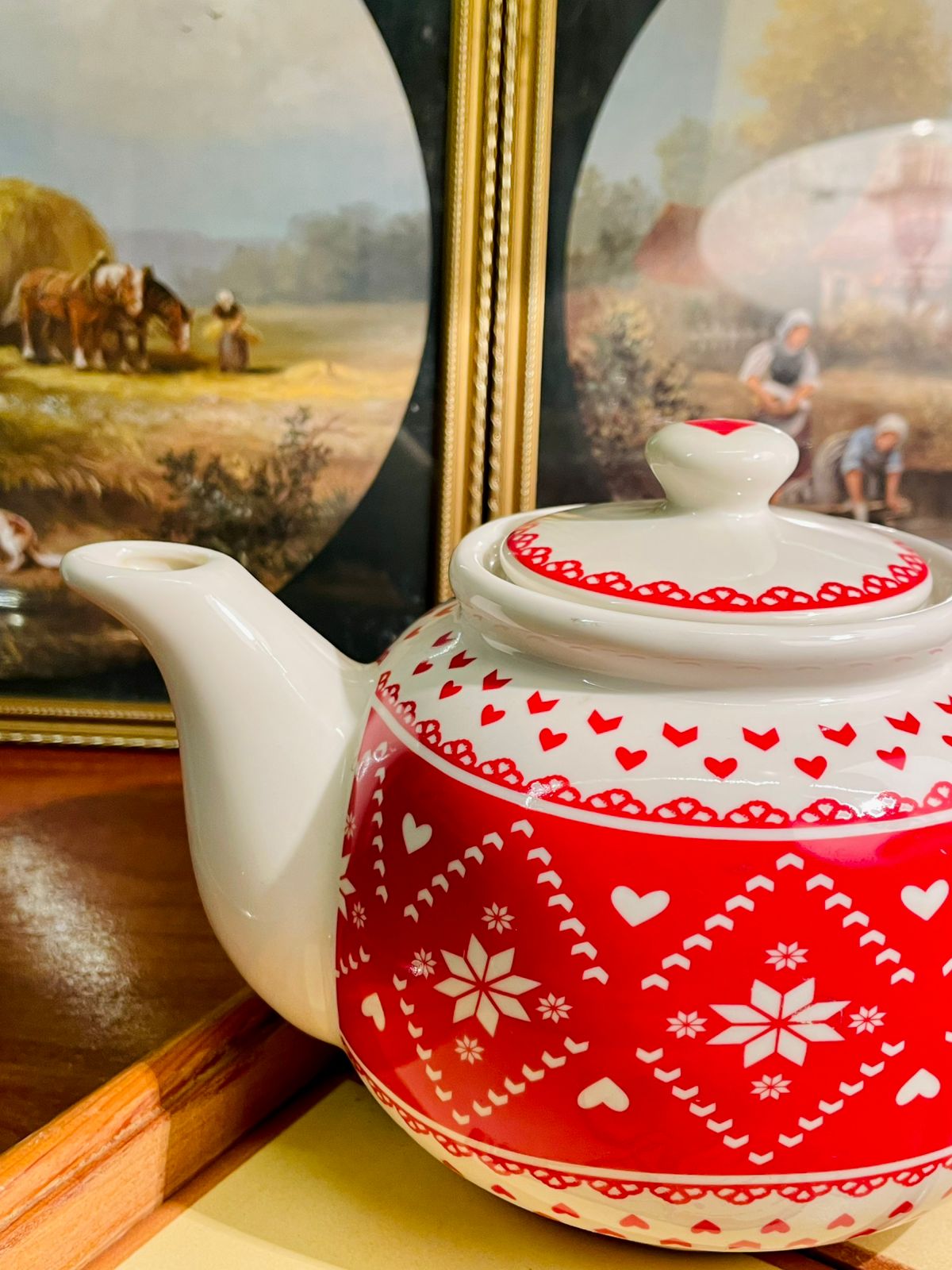 Red Heart Pattern Ceramic Teapot – Festive Winter & Valentine’s Decor