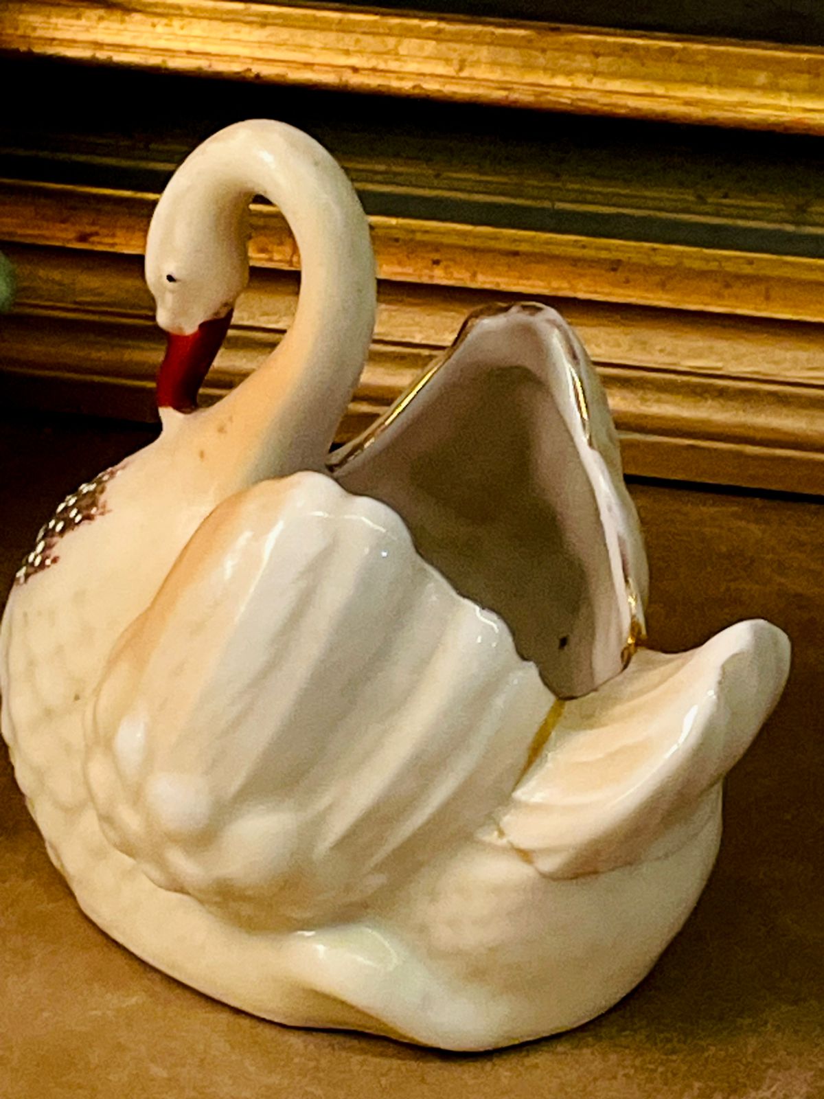 Vintage Worthing Swan Vase – Lucky White Heather Souvenir