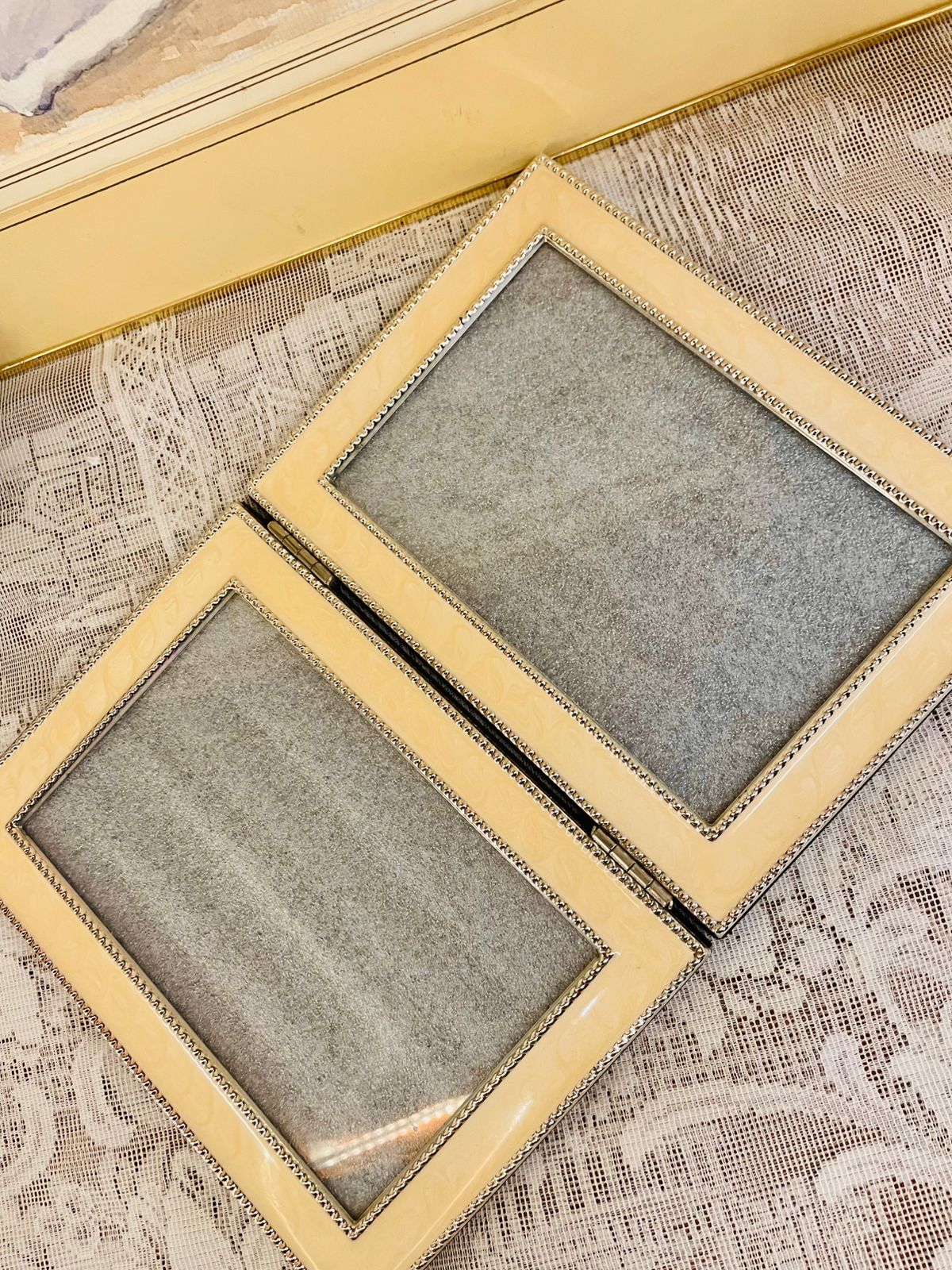 Vintage Gold Double Photo Frame – Folding Display