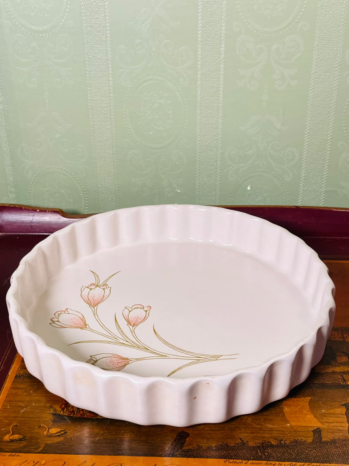 Simpsons  Biltons England OvenstoneCrown Lynn Floral Oven-Safe Pie Dish 10"