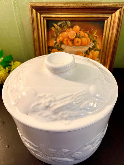 Vintage 3D Embossed White Airtight Ceramic Storage Jar 20cm