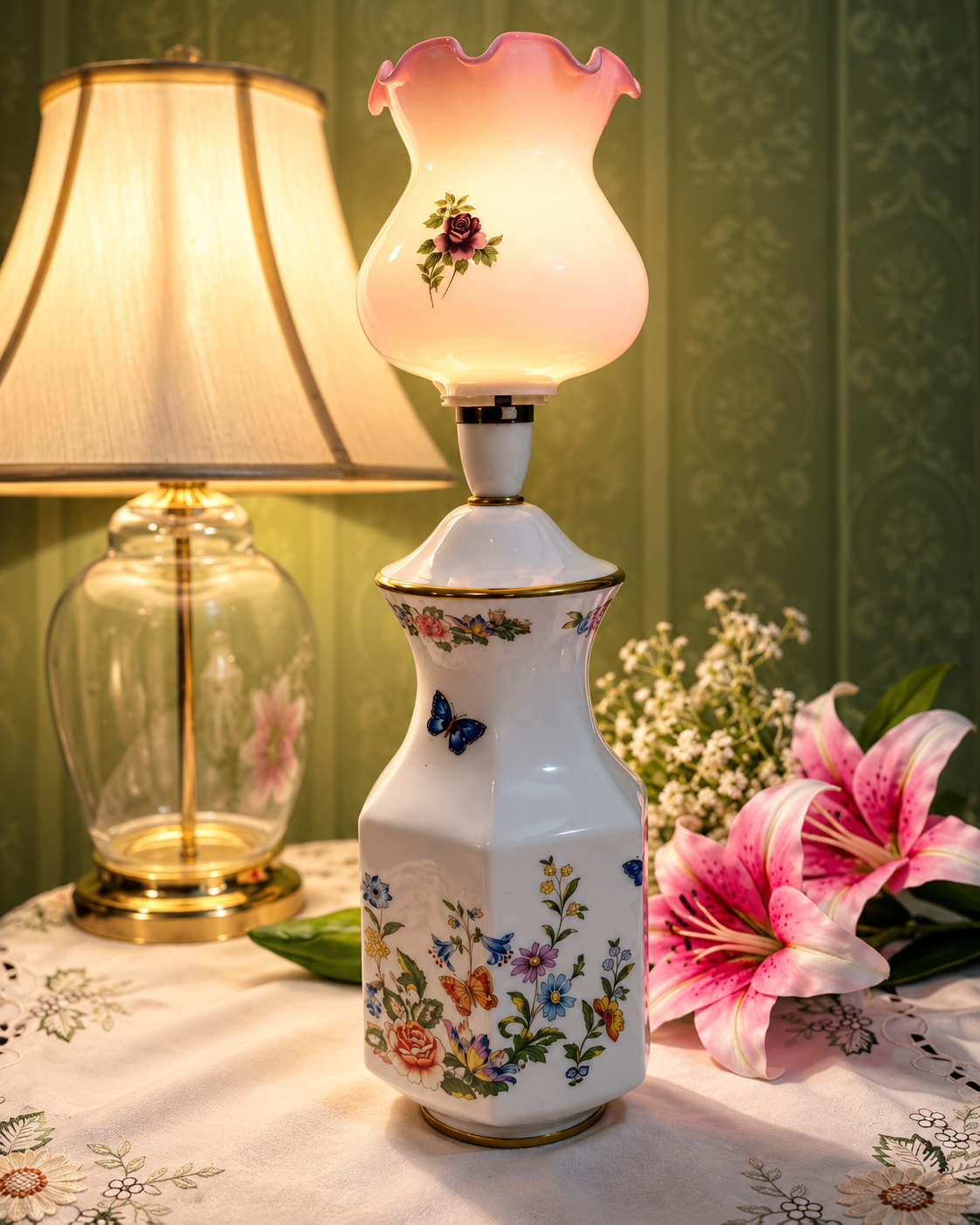 RARE FIND AYNSLEY Cottage Garden Floral Ceramic Table Lamp with White Crystal Shade 47 cm