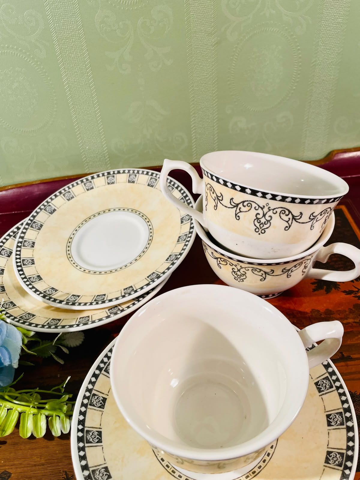 Black & Cream Scrollwork 6-Piece Cup and Saucer Set