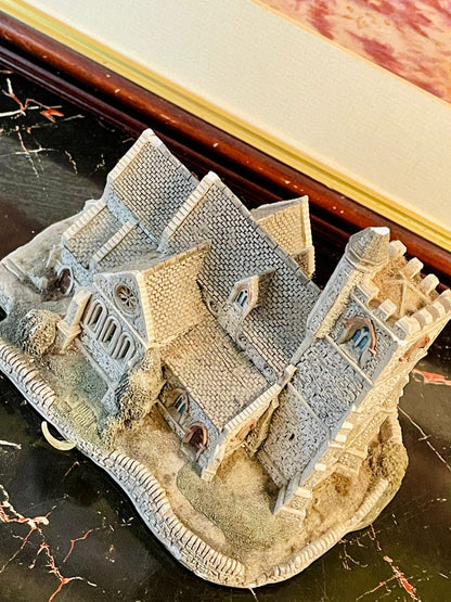 Cottage Collectible – Handcrafted Heritage Model