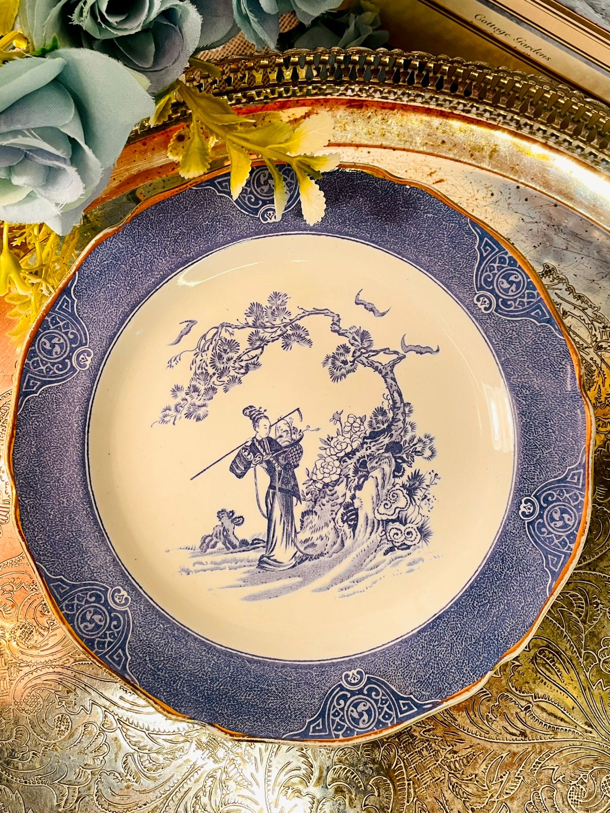 Vintage English Chinoiserie Decor Plate – Blue & Gold Trim