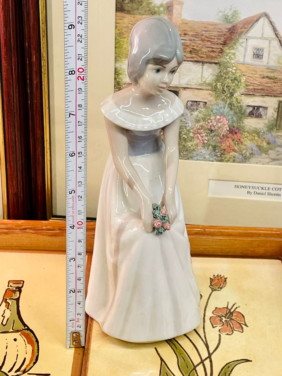 Porcelanas La Victoria Figurine Spain –  Elegant Porcelain Lady