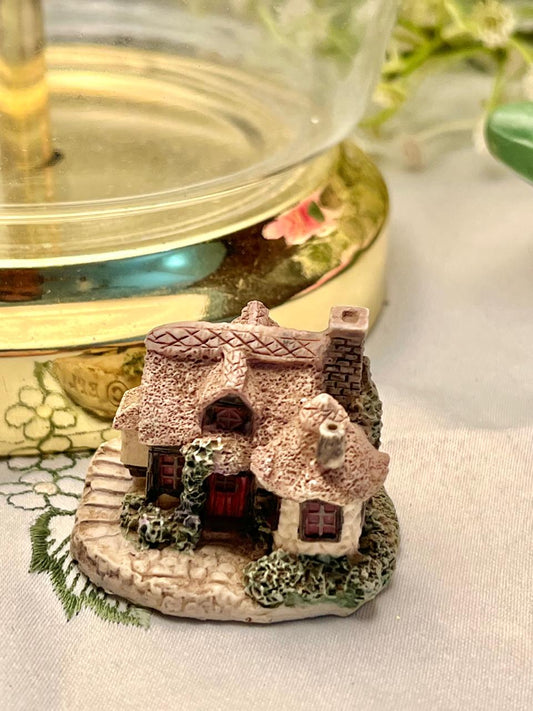Vintage Thatched Cottage Miniature Decor 5 cm