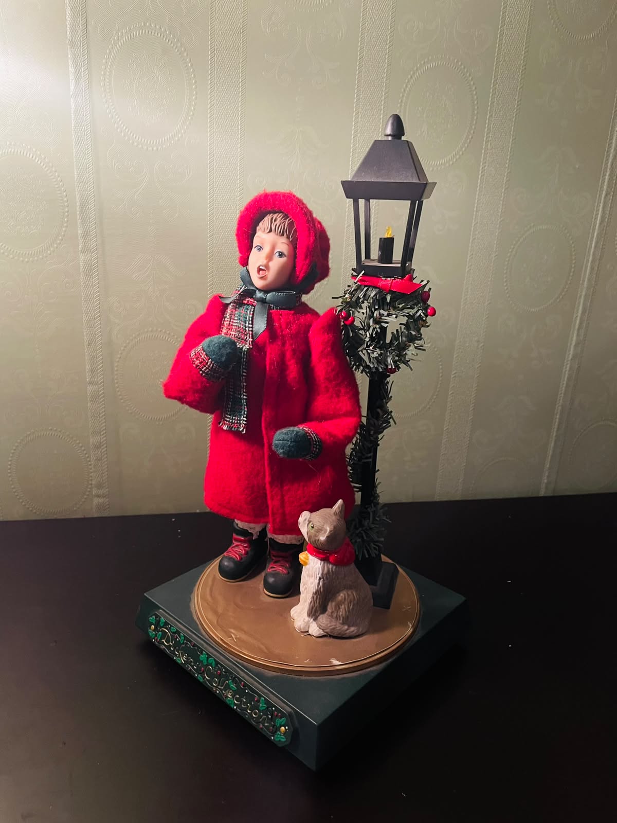 Dickens Collection Victorian Caroler Lighted Figurine