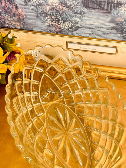Vintage Glass Serving Bowl – Textured Diamond Pattern Bowl