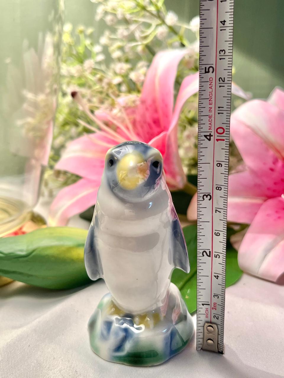 Porcelain Penguin Figurine – Glossy Blue & White Bird Ornament, Approx. 9 cm