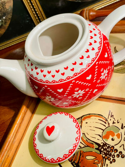 Red Heart Pattern Ceramic Teapot – Festive Winter & Valentine’s Decor