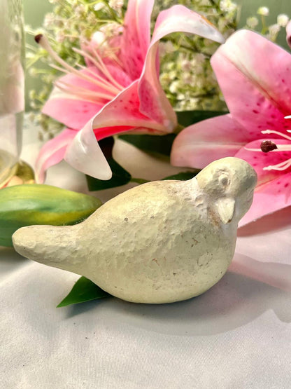 Rustic White Bird Figurine – Distressed Ceramic-Style Ornament, Approx. 11 cm Long