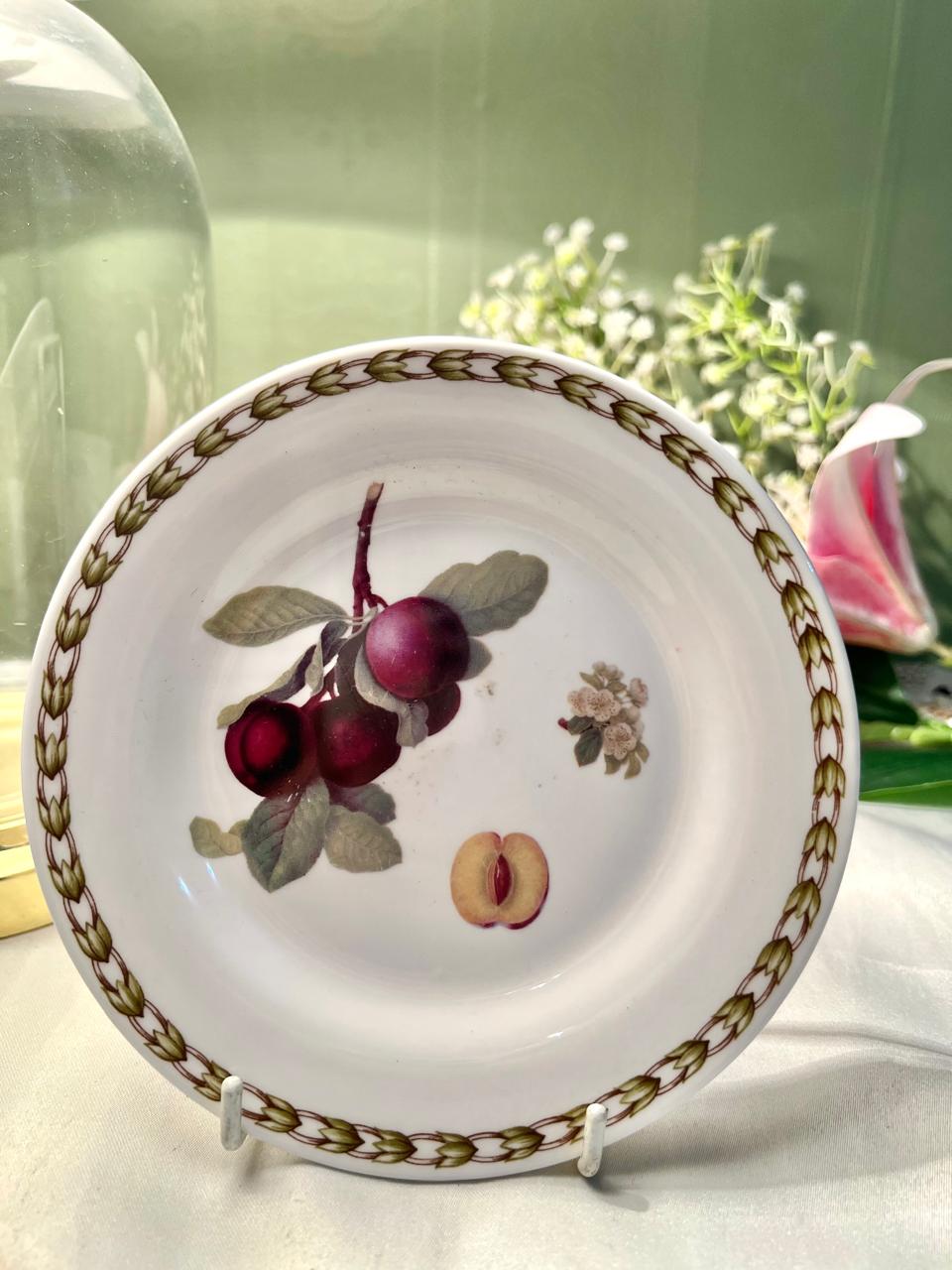 Queen’s RHS Hooker’s Fruit Fine Bone China decor Plate 15cm
