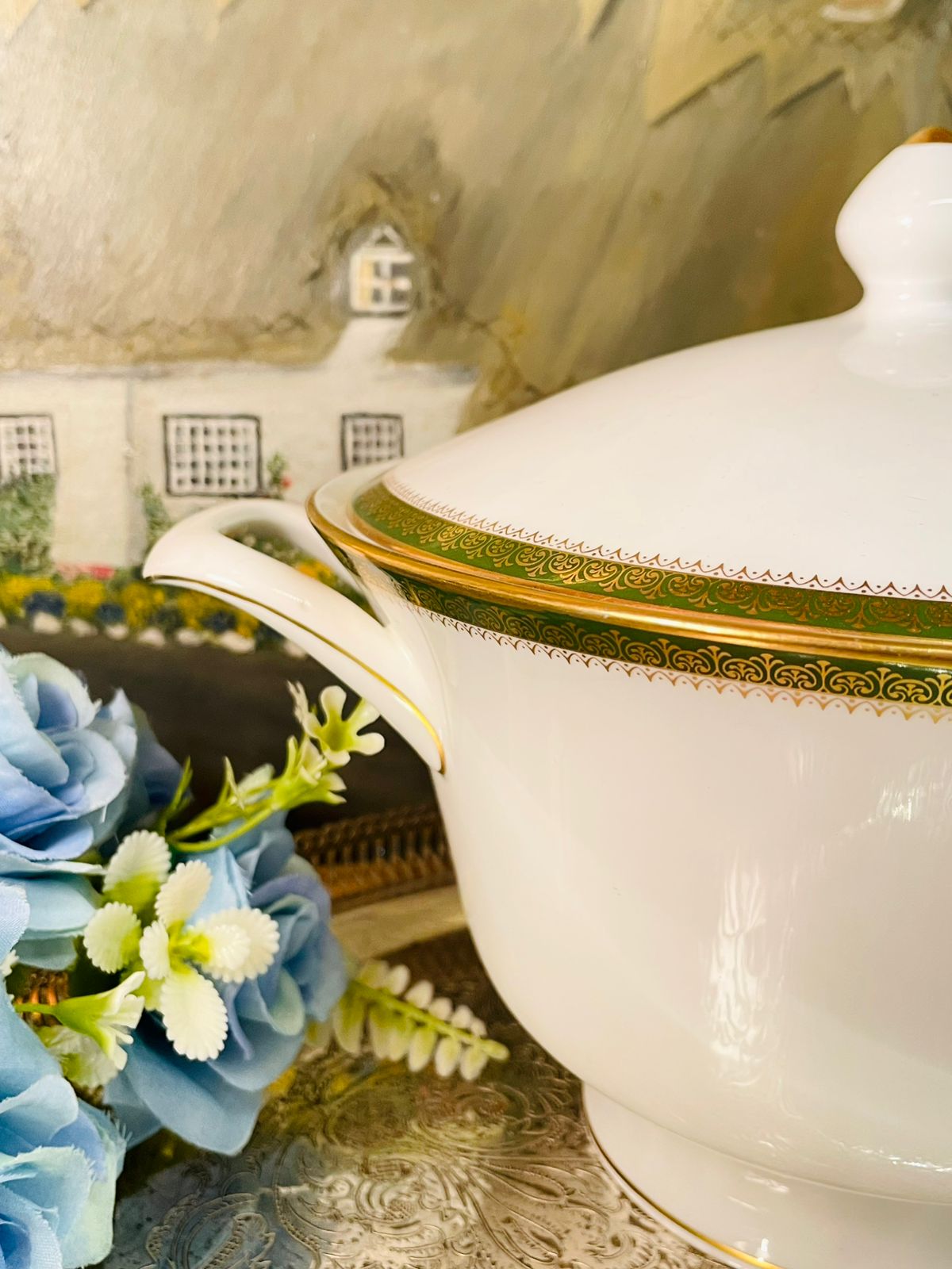 Vintage Wedgwood English Bone China Covered Soup Tureen – 8in