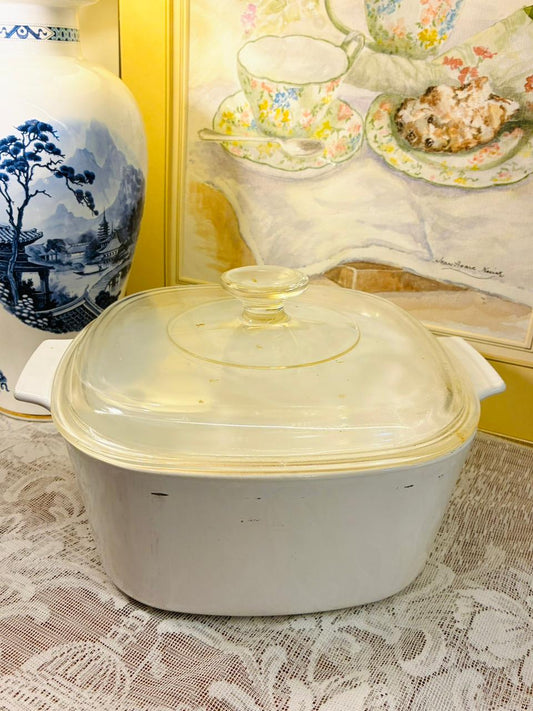 Vintage White Casserole Dish with Glass Lid — 1.5 kg capacity(Heat Safe)