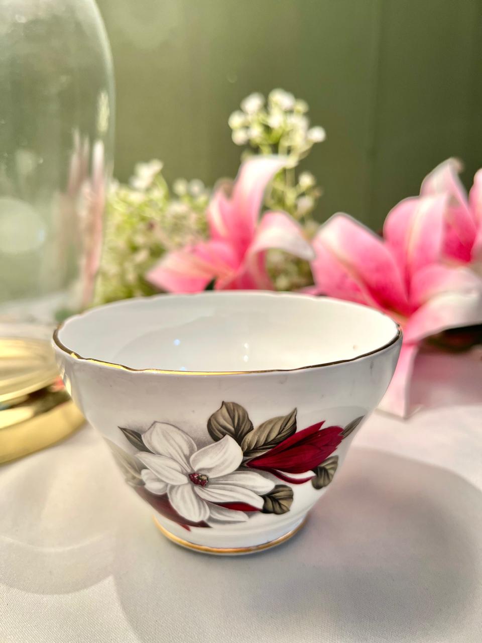 Regency Bone China Gold-Rim Serving Bowl – Approx. 12 cm