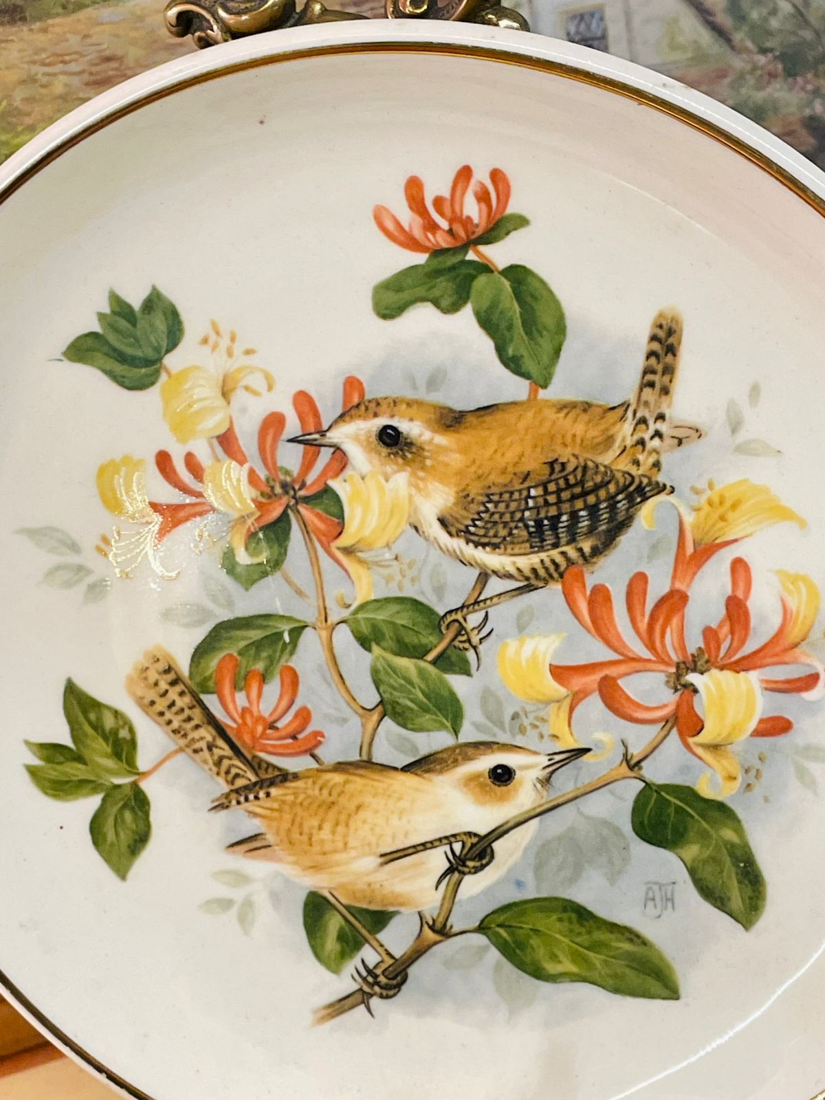 Prud’nash Pottery “Wren with Honeysuckle” Plate – Made in England