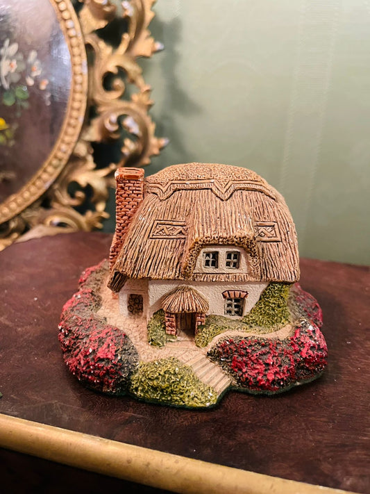Vintage Thatched Cottage Miniature House Décor