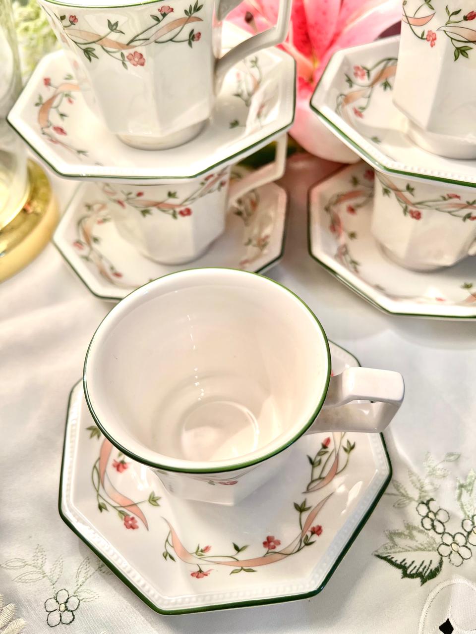 Johnson Brothers Eternal Beau 25-Piece Tea Set Floral