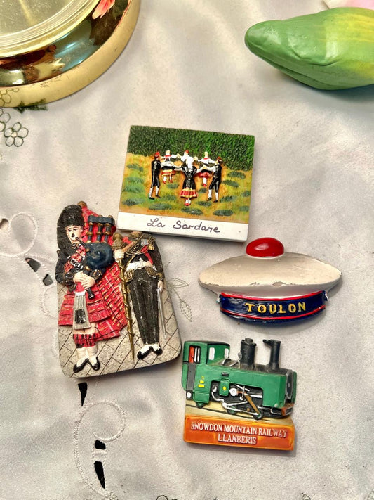 Scottish Highland Bagpiper Souvenir Plaque Magnet Set– Red Tartan – 8 cm