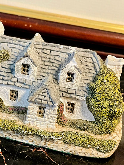 Vintage Lilliput Lane Style Stone Cottage Figurine – Handcrafted Miniature Collectible