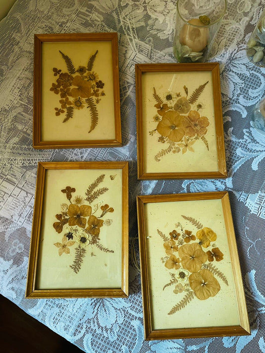 Set of 4 Pressed Flower Art Frames – Vintage Botanical Wall Décor