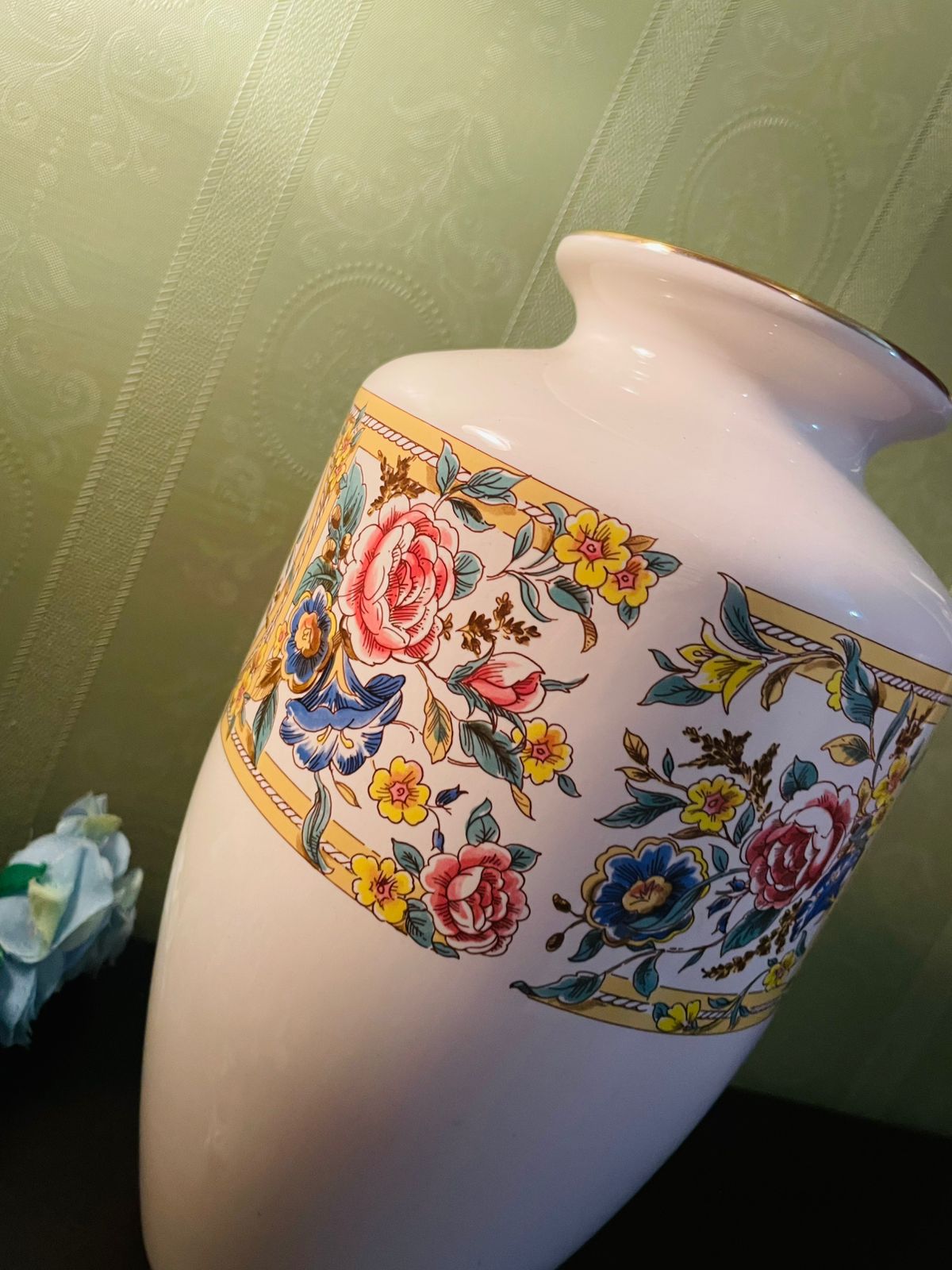 Rare find Hornsea Chelsea Floral Pottery Vase 1991