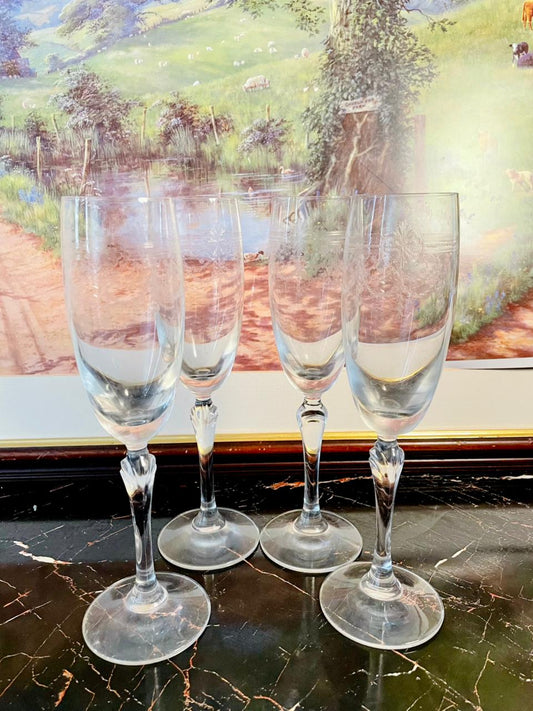 #ChampagneGlasses #CrystalGlassware #ElegantGlassware #WeddingGifts #ToastCelebration #SpecialOccasions #FineDining #LuxuryGifts #GiftIdeas #PakistanShopping #Champagne