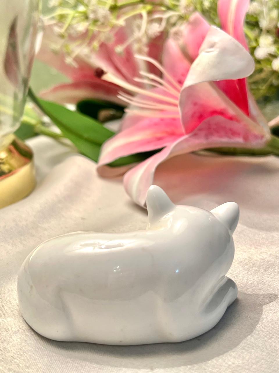 White Sleeping Cat Ceramic Figurine 7cm - 1 Piece