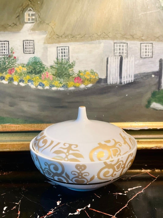 #MarksAndSpencer #LuxurySugarBowl #ImportedCrockery #GoldenCrockery #VintageKitchenware #EnglishCrockery #LuxuryDining #TeaTimeStyle #KitchenDecorPakistan #BrandedCrockery