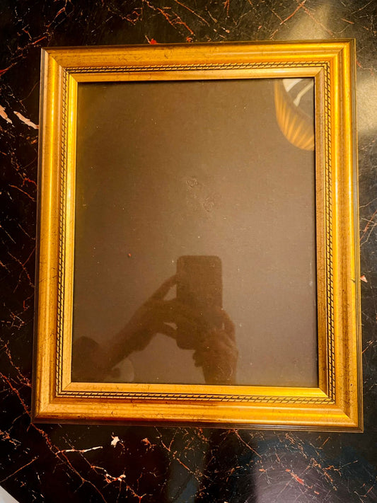 Vintage Gold Photo Frame – Classic Ornate Wall Decor