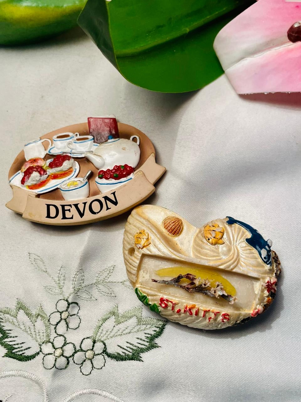 Fridge Magnet 2-Piece Tea Tray & St Kitts Souvenir Magnet Set 8cm