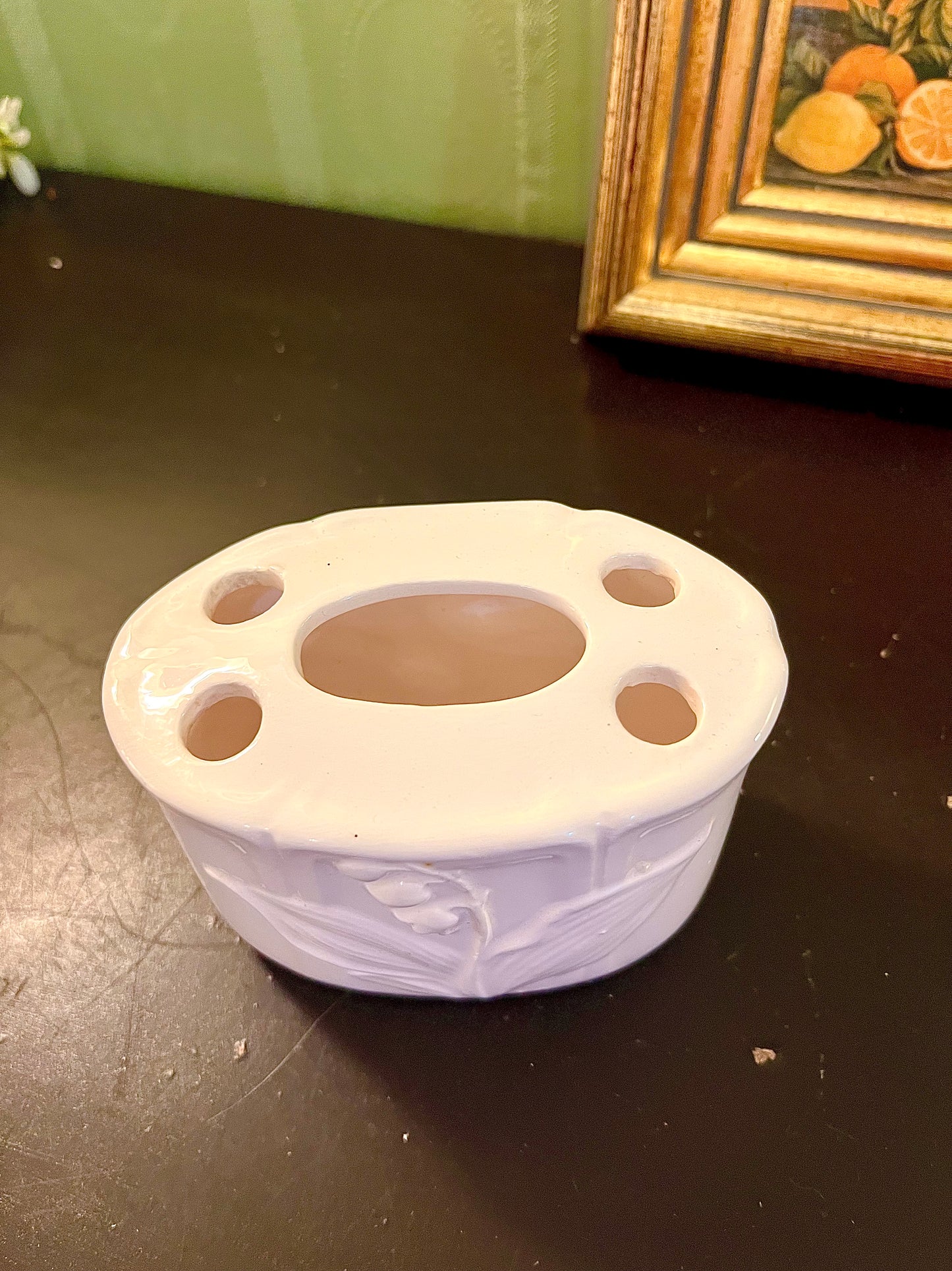 Vintage White Ceramic Toothbrush Holder 8 cm Floral Relief