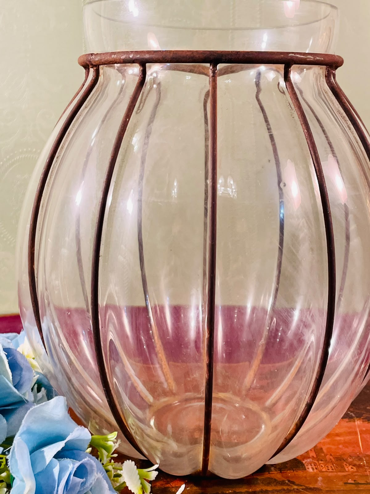 Clear Crystal Vase with Metal Cage – 9 Inch