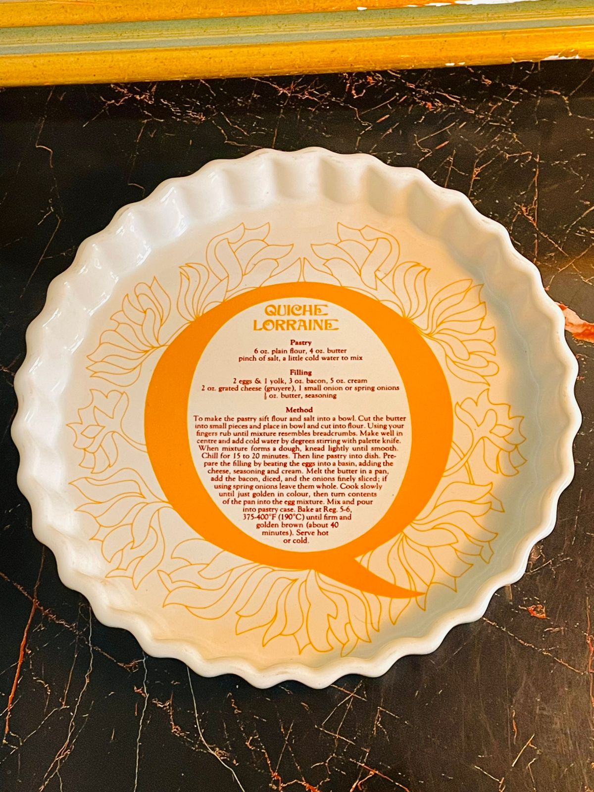 vintage quiche dish, recipe pie dish, ceramic baking plate, retro kitchen decor, fluted tart dish, cottagecore serveware, oven to table bakeware, kitchen collector piece, floral bake dish, farmhouse kitchen styling