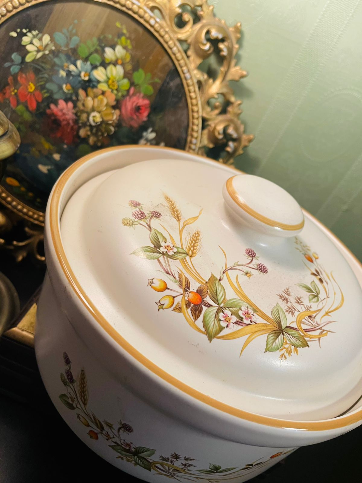 Harvest Ceramic Lidded Casserole Dish 9 Inch