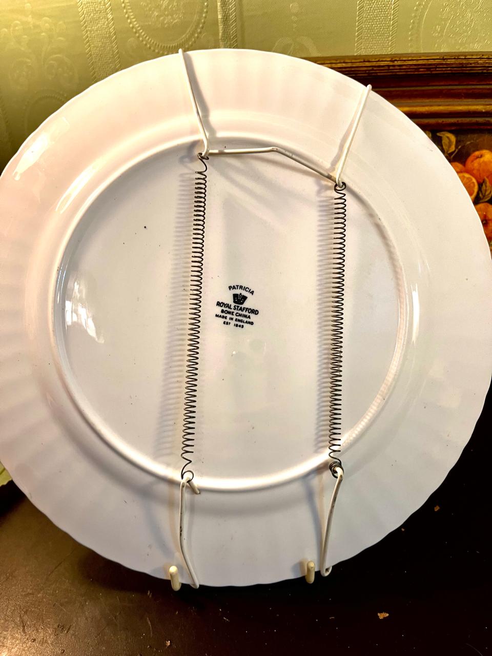 Antiqye Floral Decor Plate 26 cm Fluted Gold Rim