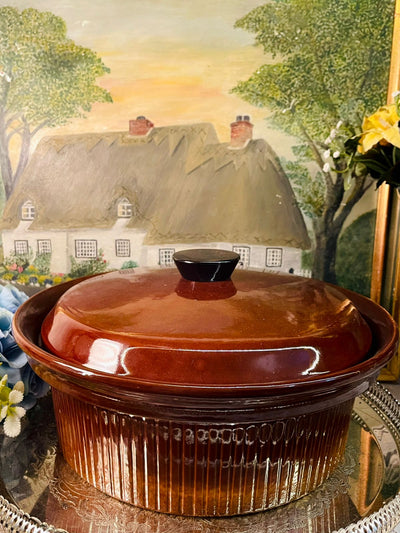 Vintage Large Brown Casserole Dish with Black Lid – Stove-Safe