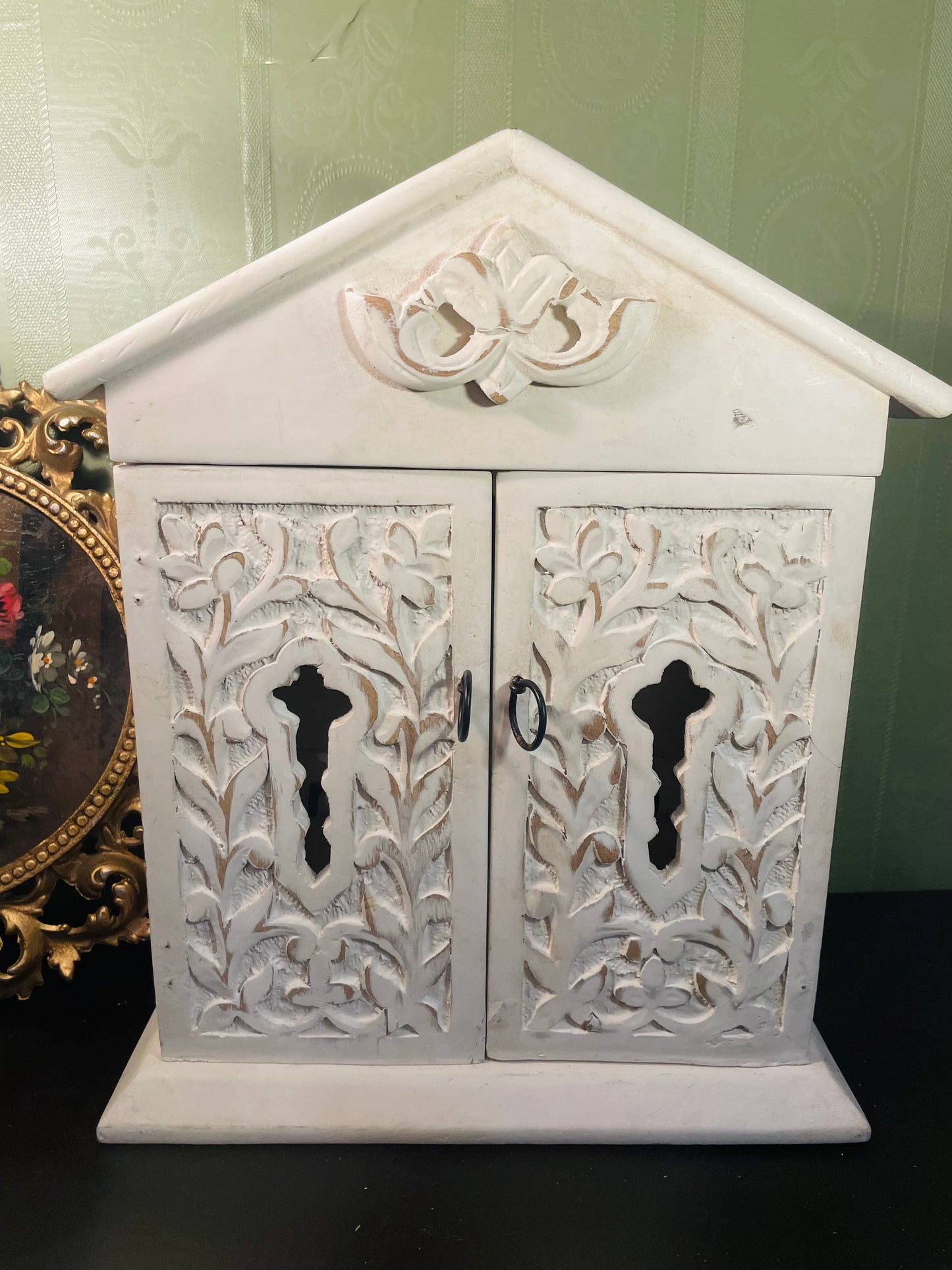 White Wooden Wall Key Cabinet With Carved Doors