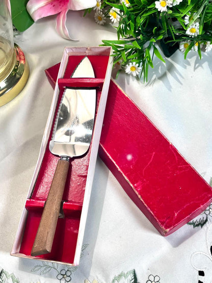 Silver-Tone Cake Knife with Wooden Handle – 24 cm