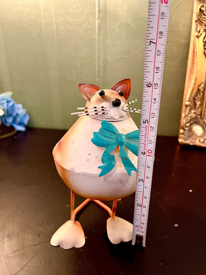 Metal Cat Figurine Ornament – Whimsical Bow Decor