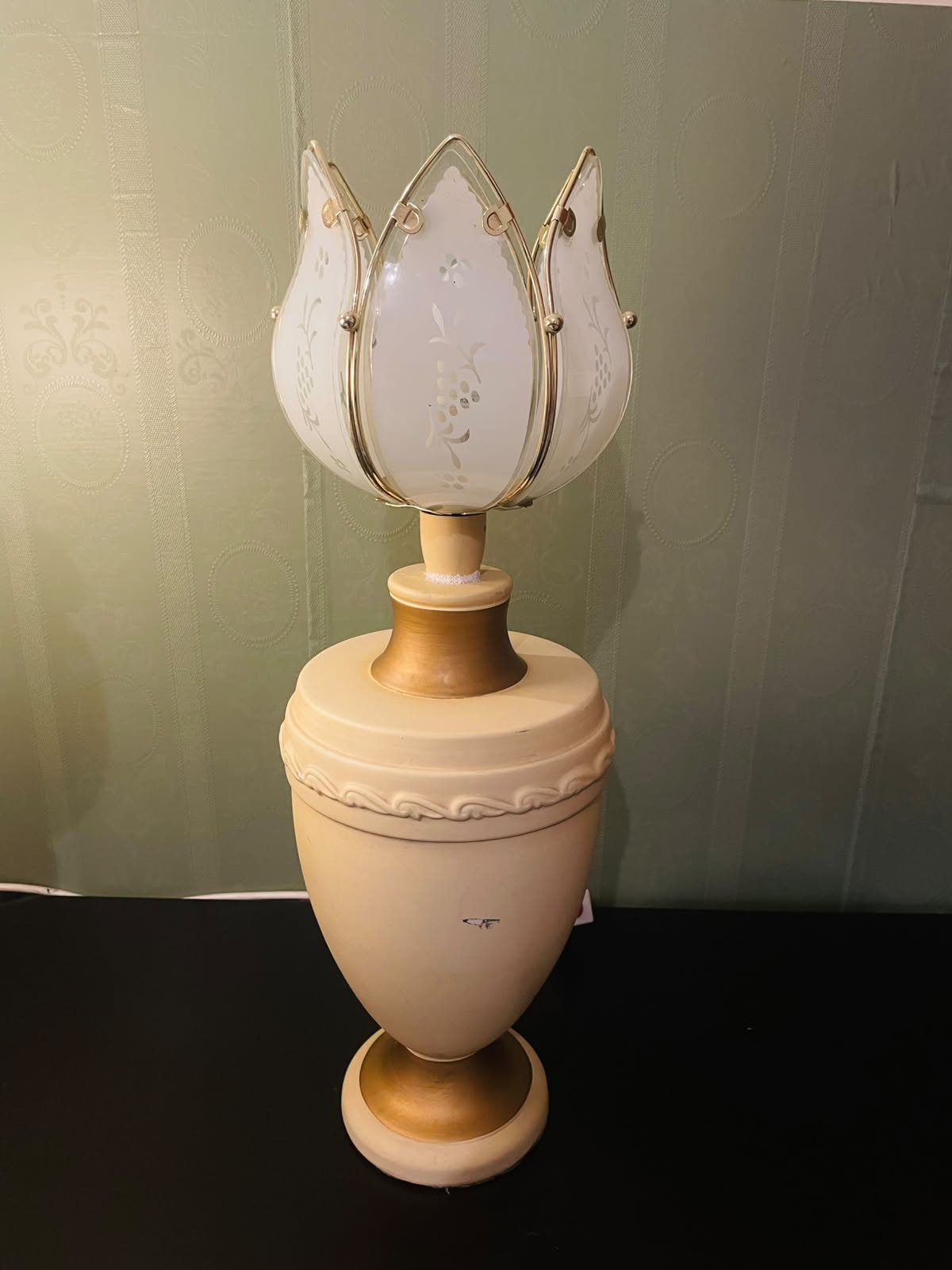 Elegant Vintage Tulip Glass Table Lamp with Gold Accents